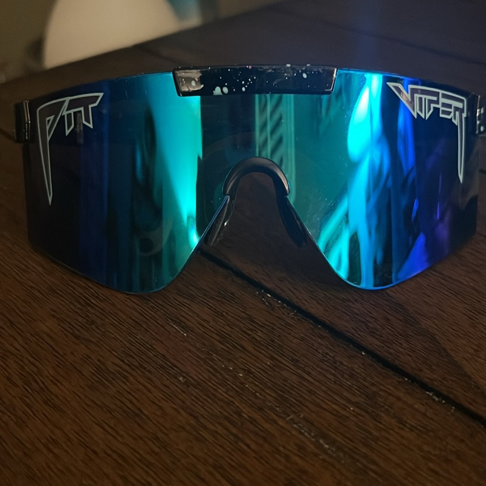 New Splatter Pit Viper Gifted For Promo Party